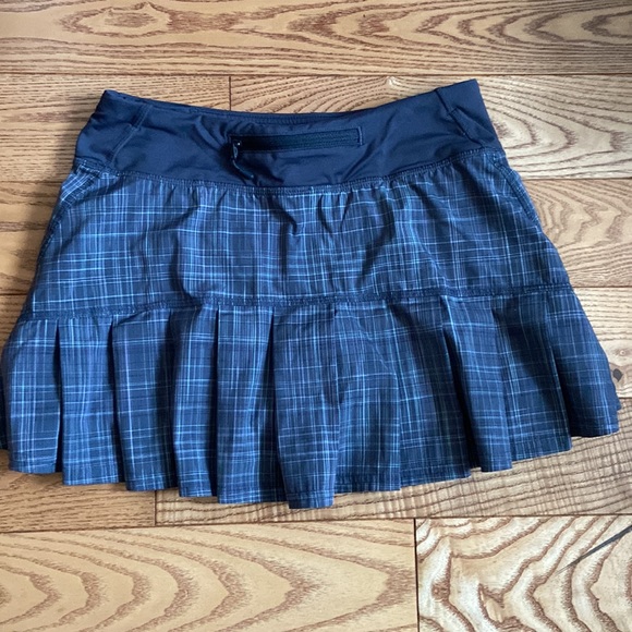 Lululemon skirt - Picture 2 of 4